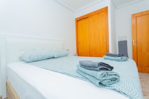 2 chambres, fer et planche Ă repasser, Wi-Fi gratuit, draps fournis