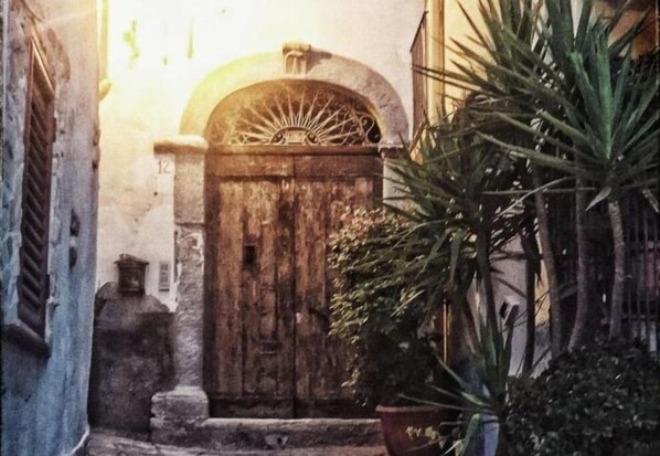 Exterior detail - Ancient Portal - Rosetta (Regalbuto)