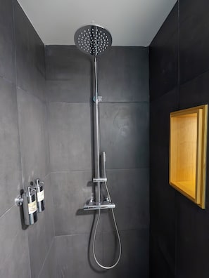Room, 1 King Bed with Sofa bed, Non Smoking | Bathroom