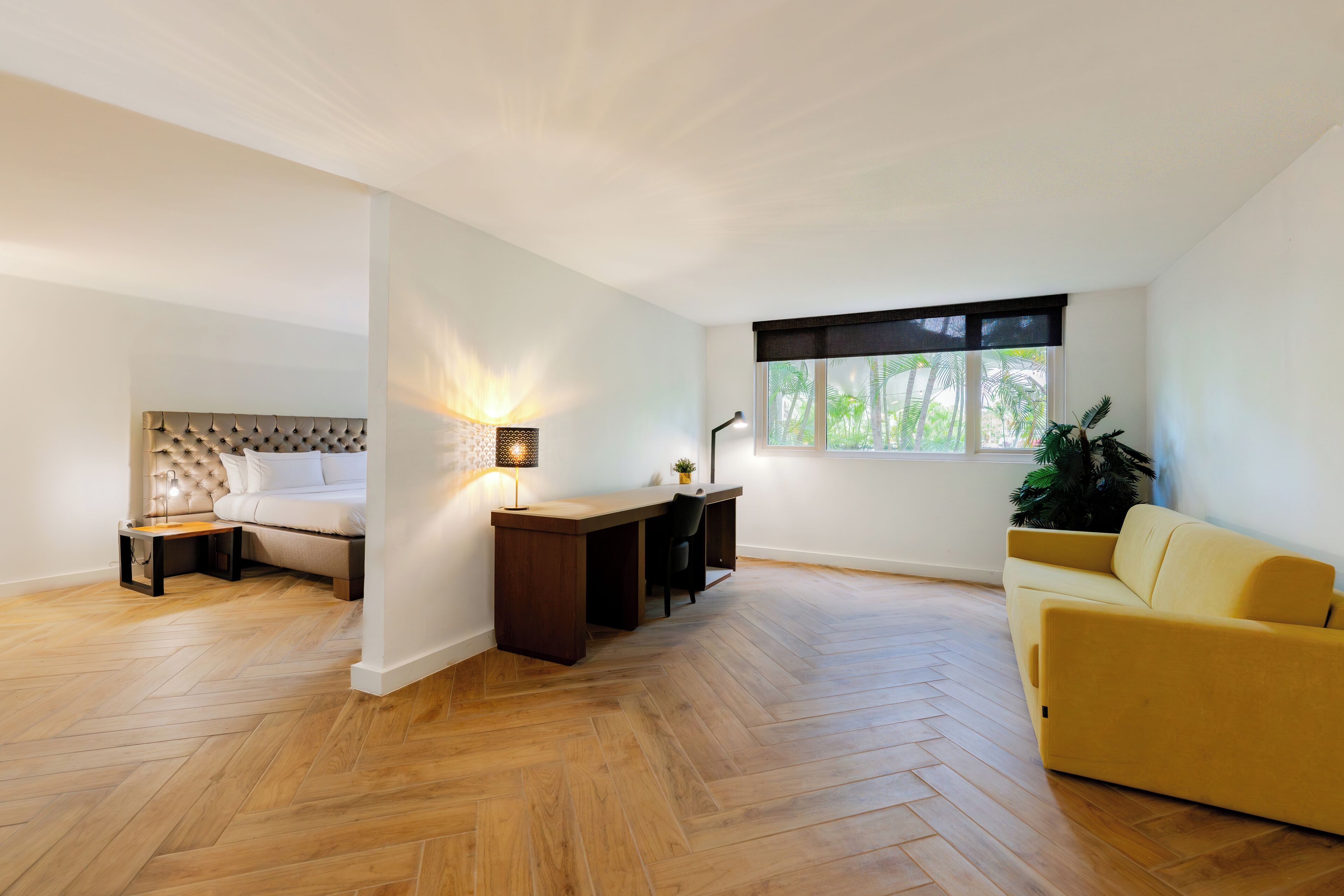 Suite Supérieure, 1 très grand lit | Coffres-forts dans les chambres, bureau