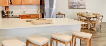 Charming 2-Bed, 2-Bath Apt. in Morgantown, Pa - Cozy Getaway with Comfort!