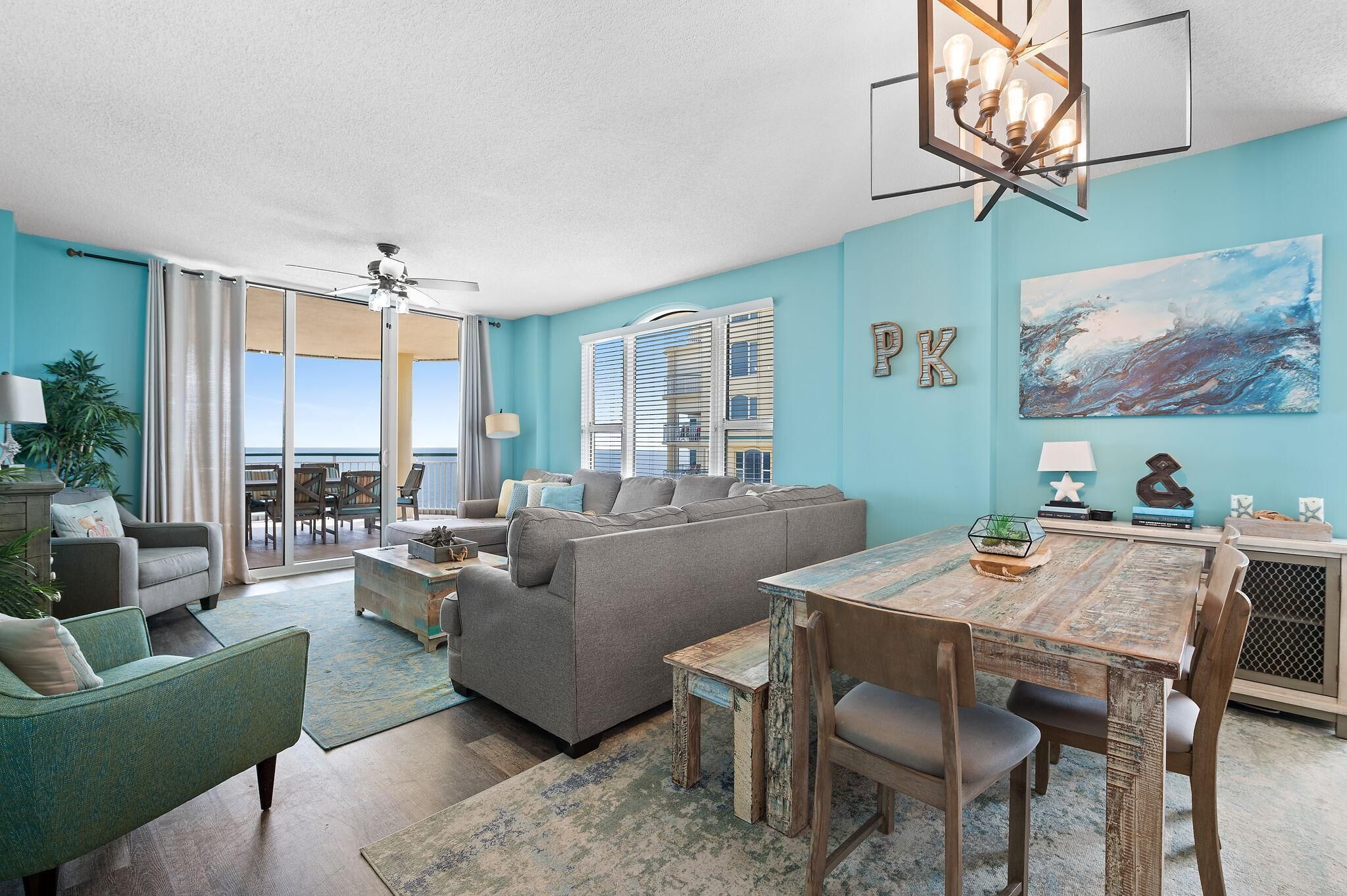 公寓客房, 多張床 (Beach Colony East 14D) | 起居區 | 電視