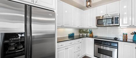 Appartamento, letti multipli (Beach Colony East 14D) | Cucina privata | Forno, tostapane, carta assorbente