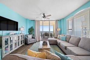 Leilighet, flere senger (Beach Colony East 14D) | Oppholdsområde | TV