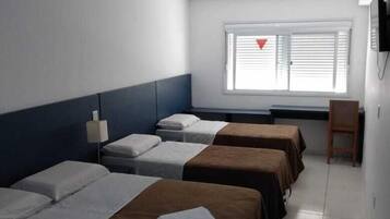 Quarto quádruplo luxo, vista para a cidade | Wi-Fi de cortesia