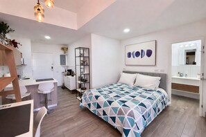 Deluxe Studio Suite, Balcony, City View