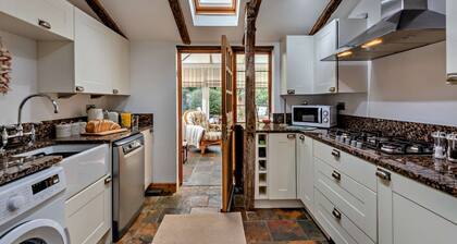 Hillside Cottage - Three Bedroom House, Sleeps 5
