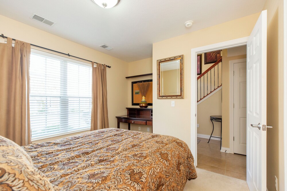 Clancey's Place, a 3bedroom luxury townhouse near Notre Dame & St