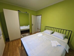 2 bedrooms, iron/ironing board, WiFi, bed sheets