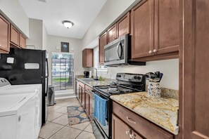 Private kitchen - LSU Tiger Den - Close to LSU Campus (Baton Rouge)