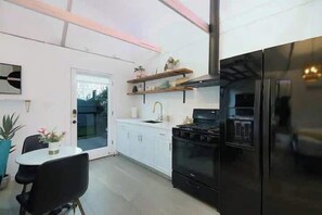 Fridge, microwave, oven, stovetop - Little Italy Studio: Private Patio Cozy Getaway + Downtown! (San Diego)