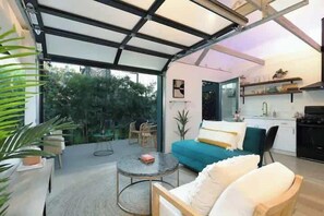 TV, offices - Little Italy Studio: Private Patio Cozy Getaway + Downtown! (San Diego)