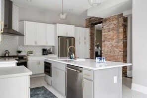 Fridge, microwave, oven, stovetop - Luxe 4BR w/ Chef Kitchen | Walk to OSU + Downtown (Columbus)