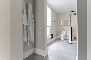 Hair dryer - Luxe 4BR w/ Chef Kitchen | Walk to OSU + Downtown (Columbus)