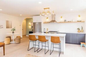 Unclassified image, 5 of 34, button - Bright 4BR Little Italy Home: Free Parking & Sleeps 9! (San Diego)