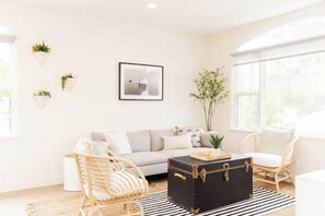Unclassified image, 4 of 34, button - Bright 4BR Little Italy Home: Free Parking & Sleeps 9! (San Diego)