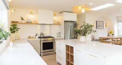 4BD - Free Parking - Walk to Nightlife in Little Italy!