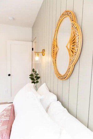 4 habitaciones, tabla de planchar con plancha, wifi y ropa de cama