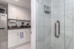 Private kitchen - Modern Tampa Getaway - 1BR/1BA (Tampa)