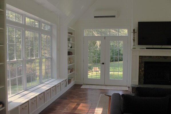 Smart TV, fireplace, music library, computer monitors