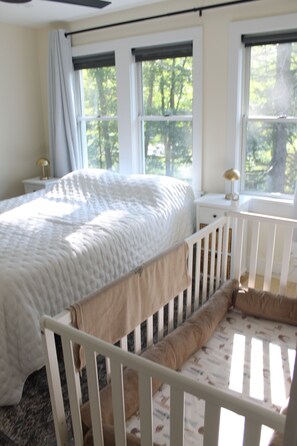 3 bedrooms, desk, iron/ironing board, travel cot