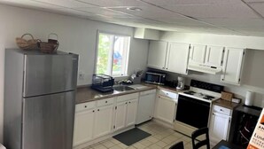 Coffee/tea maker, fridge, microwave, oven - Green Mountain Access:

 (Rutland)