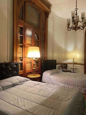 9 bedrooms, WiFi, bed sheets