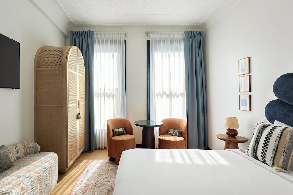 Design-huone, 1 suuri parisänky (Courtyard) | 1 makuuhuone, ylelliset vuodevaatteet, untuvapeitot