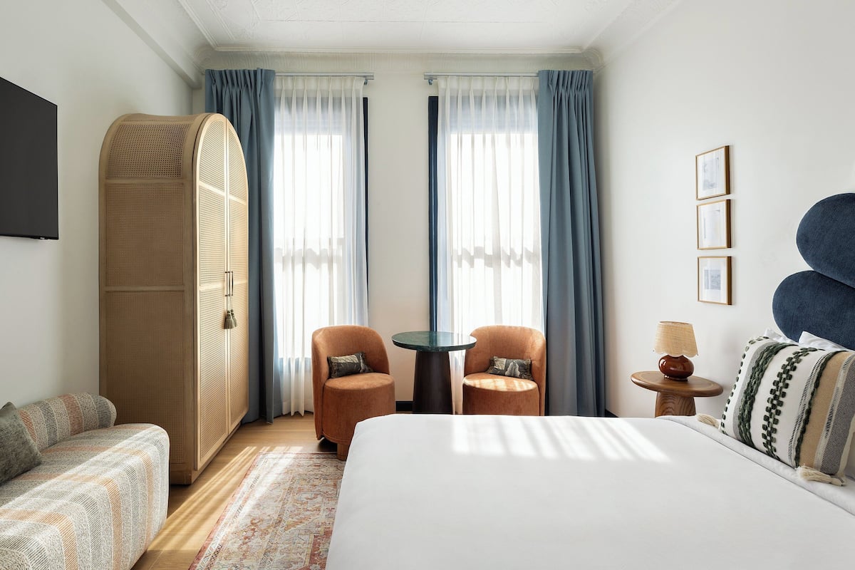 Design kamer, 1 kingsize bed (Courtyard) | 1 slaapkamer, luxe beddengoed, donzen dekbedden, pillowtop-bedden