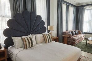 Premium bedding, down duvets, pillow-top beds, free minibar - Granger Hotel Gaslamp Quarter, A Member Of Design Hotels (San Diego)