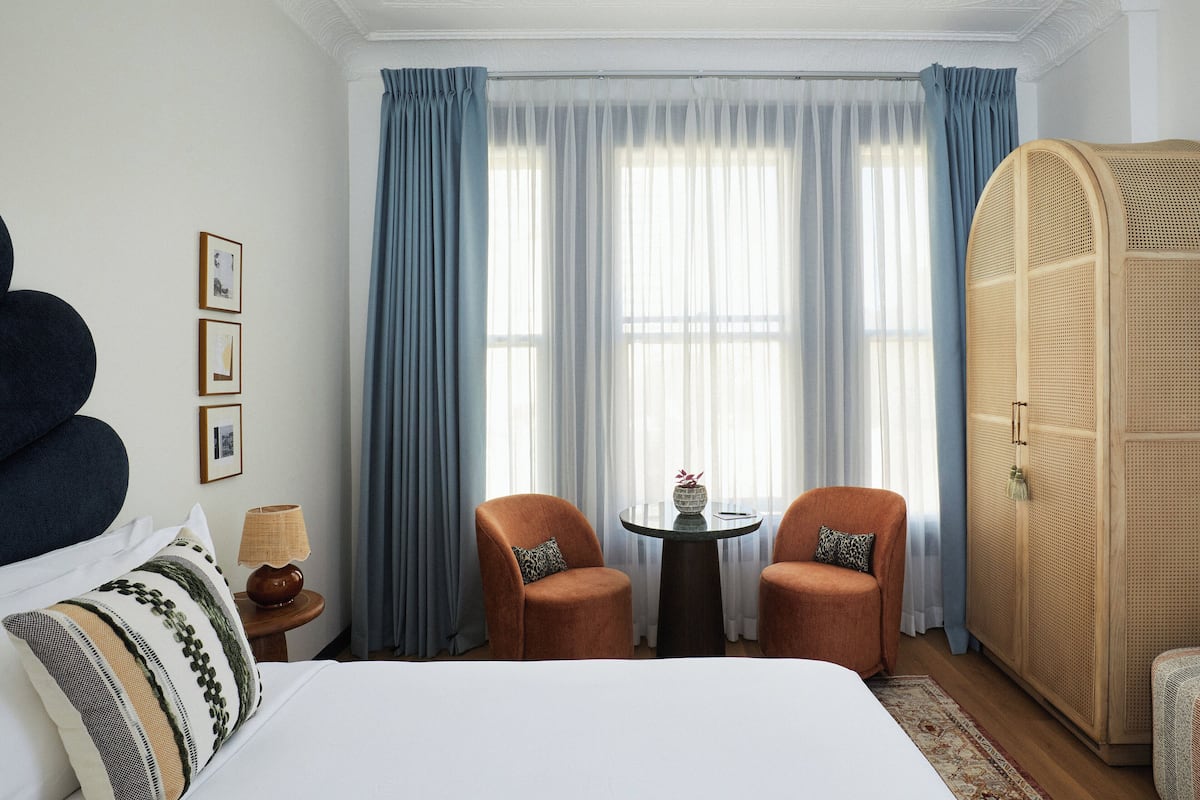 Design kamer, 1 kingsize bed (Broadway) | 1 slaapkamer, luxe beddengoed, donzen dekbedden, pillowtop-bedden