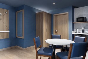 Suite, 1 Bedroom | In-room safe, desk, laptop workspace, blackout curtains - Holiday Inn Express Montreal Airport - St-Laurent by IHG (Montreal)