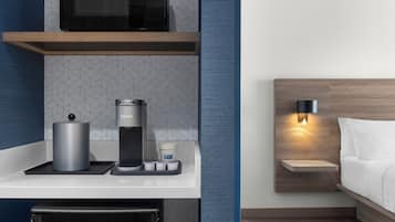 Chambre Standard, 2 grands lits (Walk-In Shower) | Coffres-forts dans les chambres, bureau
