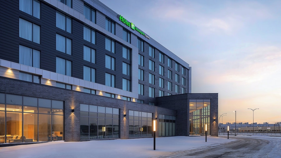 Holiday Inn Express Montreal Airport - St-Laurent by IHG