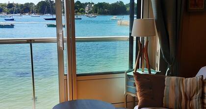 Les Pieds dans l'Eau : Beautiful, bright rental (sea access)