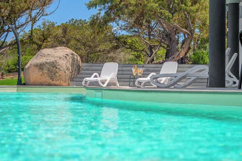 BEAUTIFUL VILLA SURROUNDED BY JUNIPER TREES 800 METERS FROM THE SEA