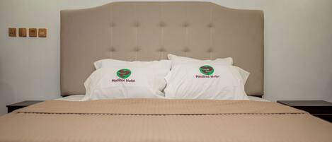 Standard Single Room, Mountain View | In-room safe, desk, laptop workspace, blackout drapes