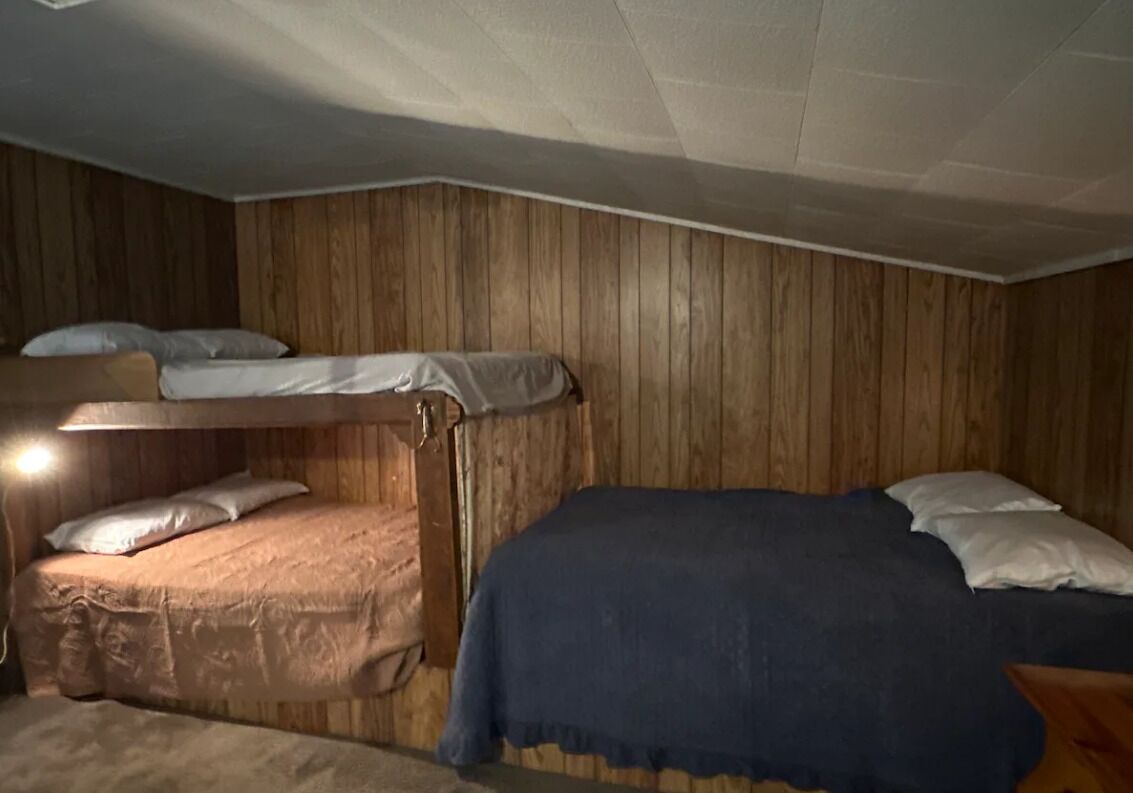 1 bedroom, bed sheets