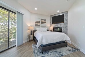 House (2 Bedrooms) | Interior - Golf Course-front Views, Pool+hot Tub, Patio Modern Edgy House by Avantstay (La Quinta)