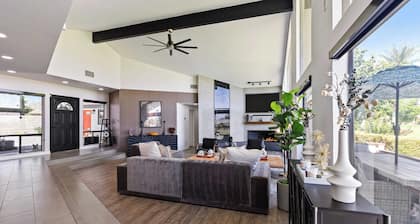 Golf Course-front Views, Pool+hot Tub, Patio Modern Edgy House by Avantstay