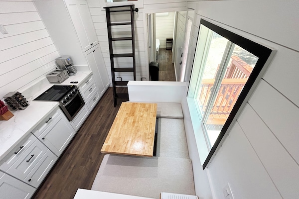 Full kitchen with Dining Area