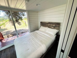 2 bedrooms, iron/ironing board, free WiFi, bed sheets - Merlot Cabin @ Vinyard Winery, 4 Adults, 2 Kids, WiFi, AC, Fallbrook (Fallbrook)