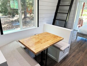 Dining - Merlot Cabin @ Vinyard Winery, 4 Adults, 2 Kids, WiFi, AC, Fallbrook (Fallbrook)