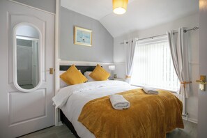 3 chambres, fer et planche à repasser, Wi-Fi, draps fournis