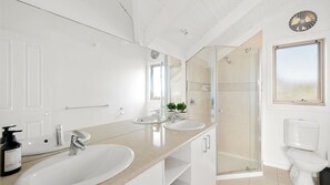 Bruser, hårtørrer, håndklæder