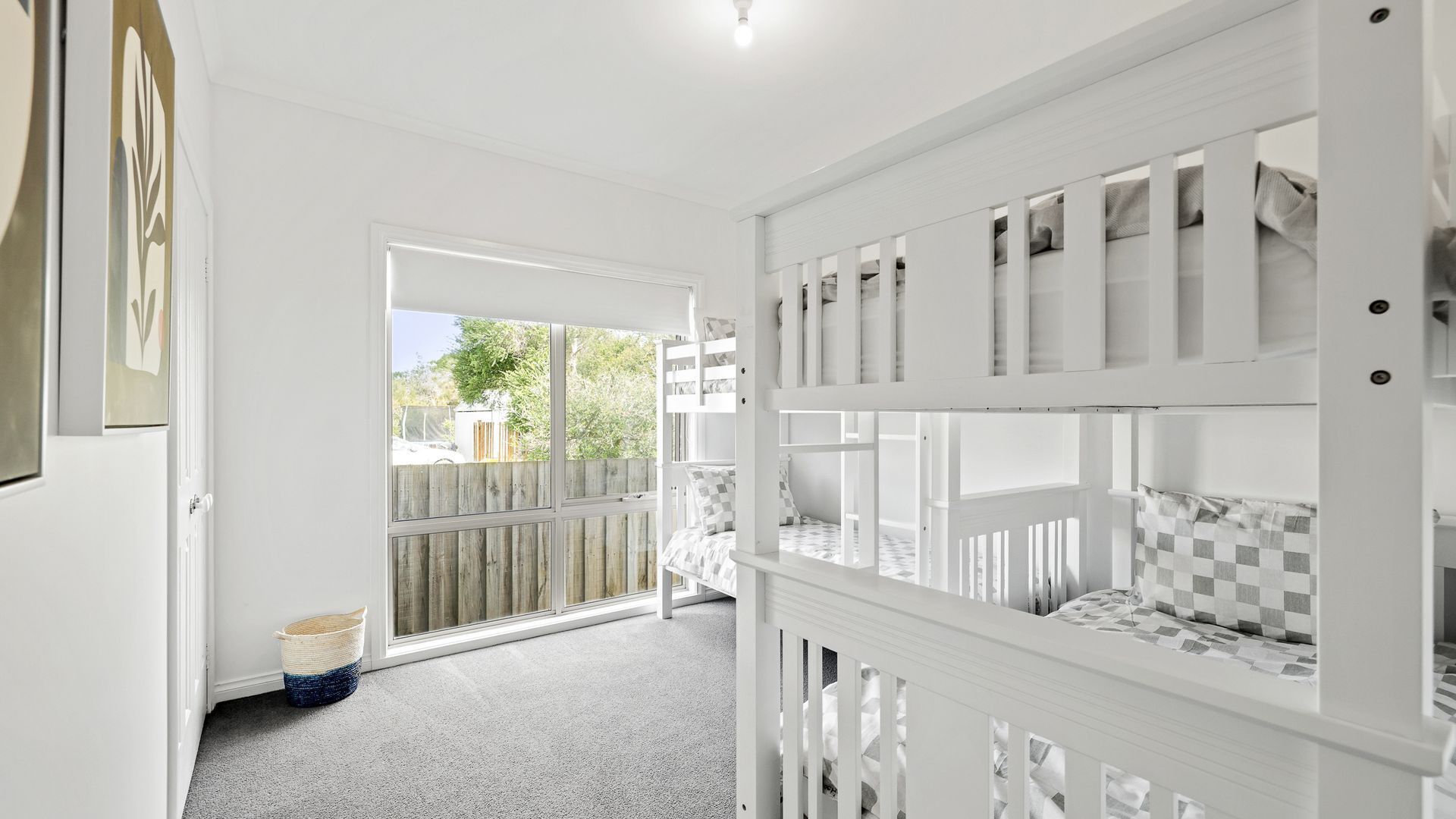 6 habitaciones, tabla de planchar con plancha, cuna de viaje y internet 