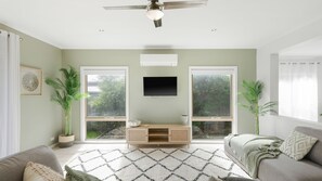 TV - Sunset Cove Hideaway (Sunset Strip)
