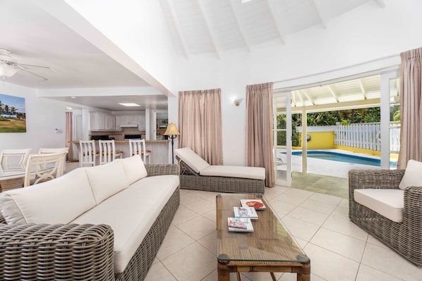 Smart TV, books - Vida Mejor-East Pool (Private Pool) (Holetown)