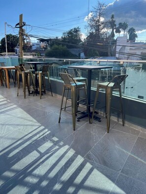 Télévision à écran plat de 32 pouces avec chaînes numériques