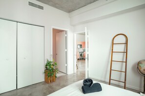 2 bedrooms, WiFi, bed sheets - NEW Luxury Urban Retreat: Downtown Miami Condo (Miami)